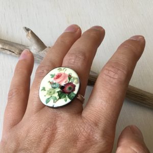 Bague réglable, Bouton noix de coco, motif roses anciennes