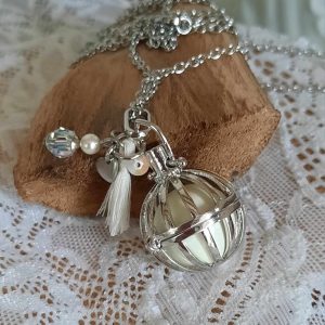 Bola de grossesse en acier inoxydable, Breloques et pompon, blanc crème