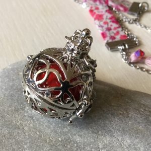 Bola de grossesse en acier inoxydable, Ruban en Liberty, Perles et pompons, rose et rouge