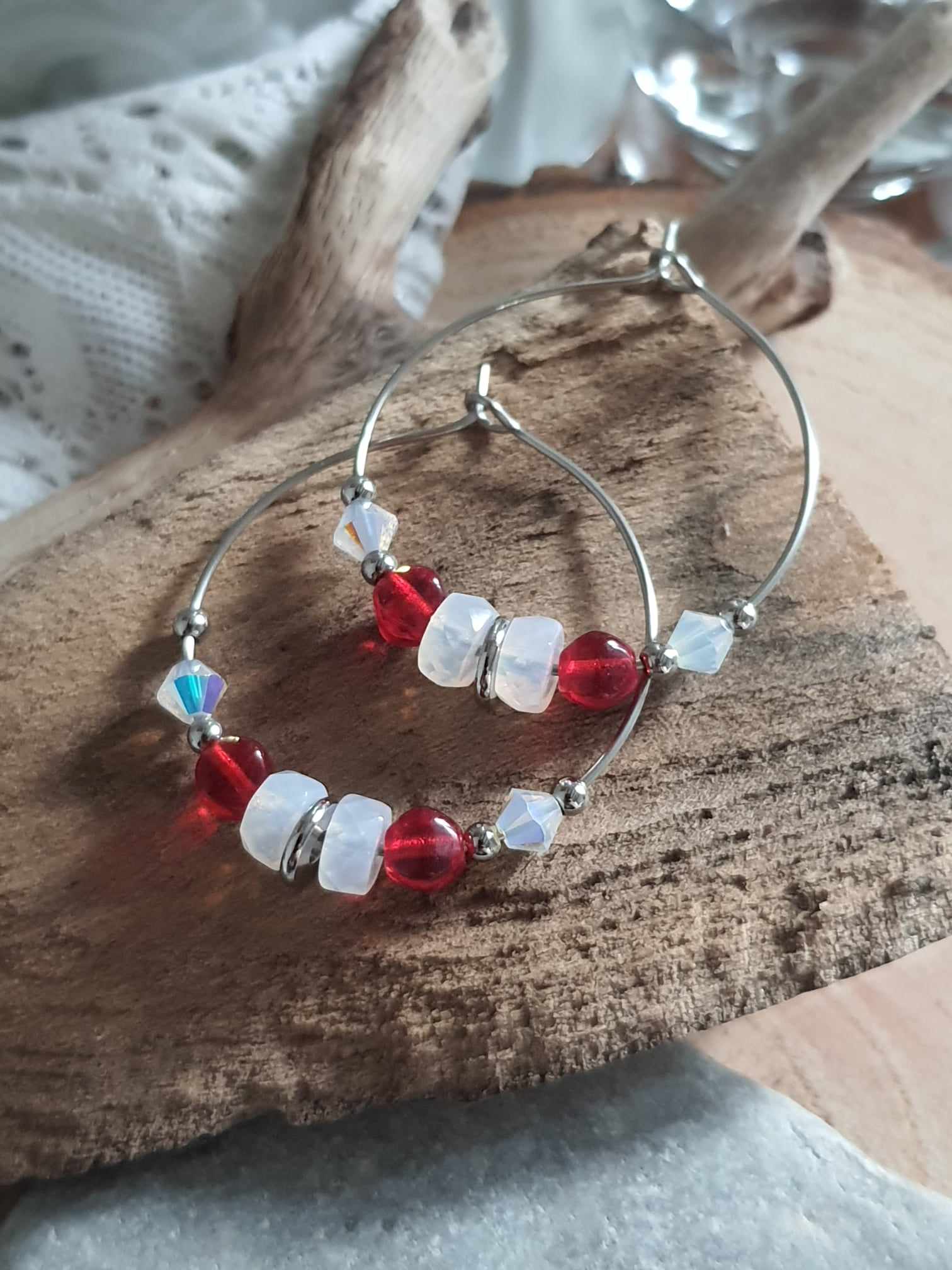 Boucles d'oreilles pendantes en acier inoxydable, Eventail, Sequin et pompon rouges
