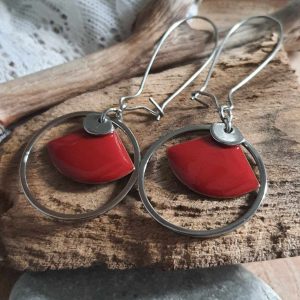 Boucles d’oreilles dormeuses en acier inoxydable, éventail rouge foncé