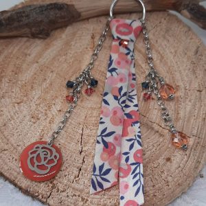 Bijou de sac en acier inoxydable et liberty orange et bleu, Perles en verre et en cristal, Fleur