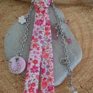 Bijou de sac en acier inoxydable et liberty rose, Perles en verre et en cristal, Fer à cheval