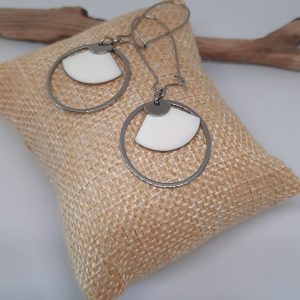Boucles d’oreilles dormeuses en acier inoxydable, éventail blanc
