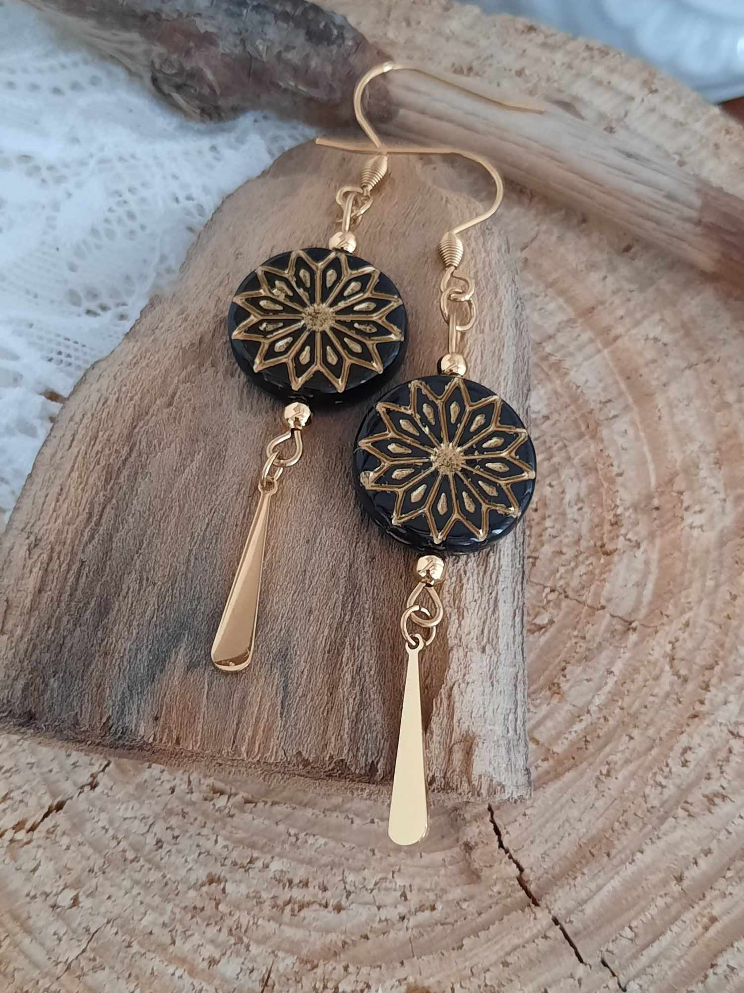 Boucles d'oreilles pendantes à crochets en acier inoxydable doré, Perle mandala noire et dorée