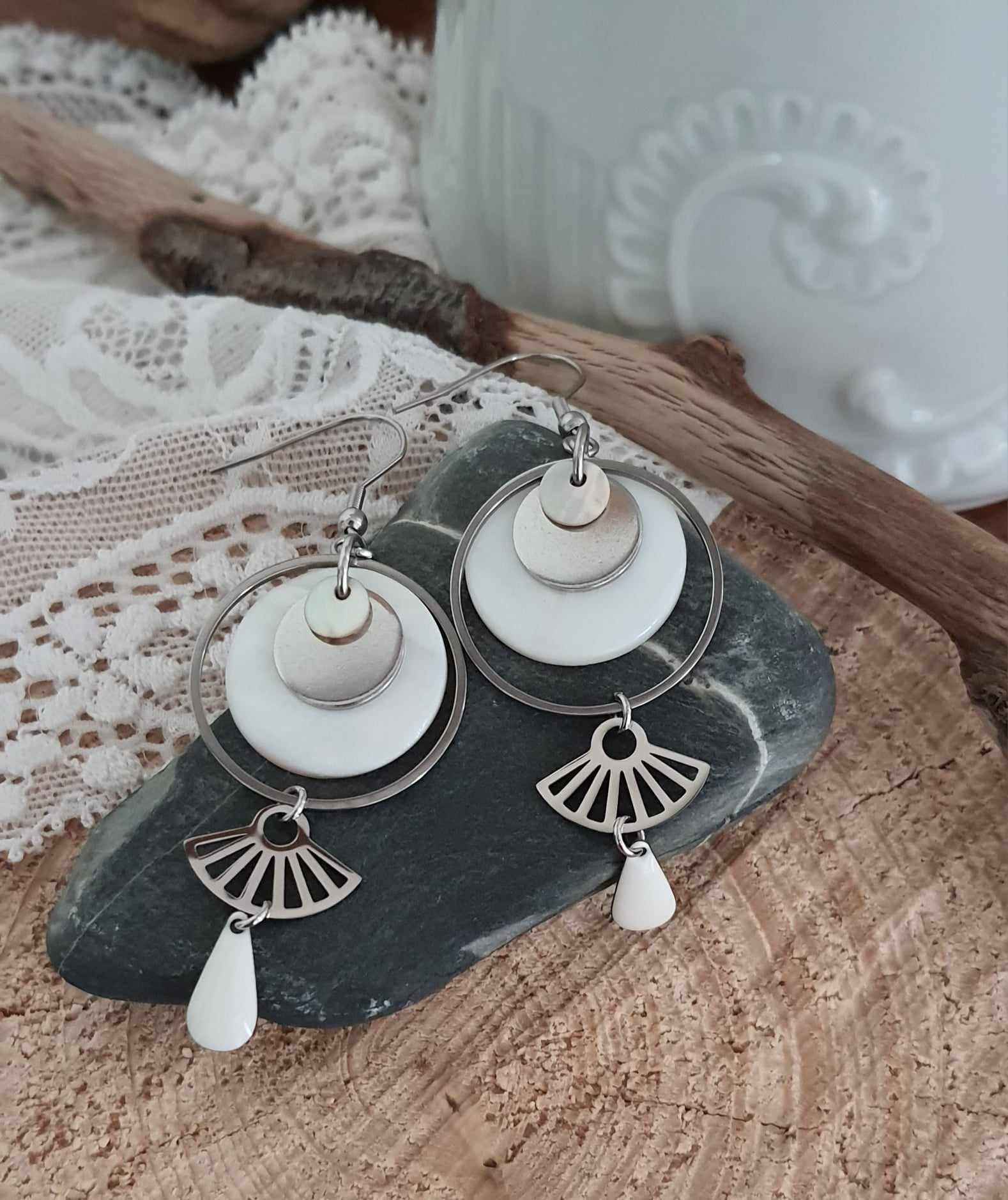 Boucles d'oreilles éventail en acier inoxydable et nacre
