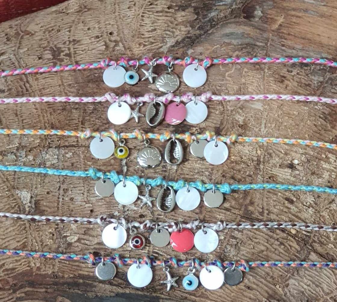 bracelet été à nouer coton et breloques
