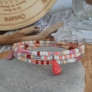 Bracelet manchette multirangs à mémoire de forme, perles en verre, blanc rose et rouge