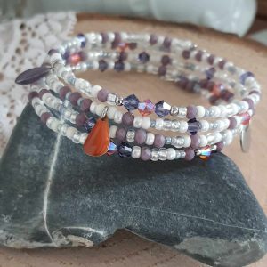 Bracelet manchette multirangs en perles blanc violet orange