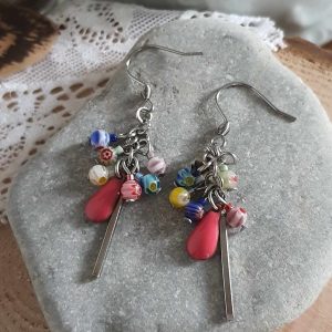 Boucles d’oreilles pendantes grappes perles en verre multicolore