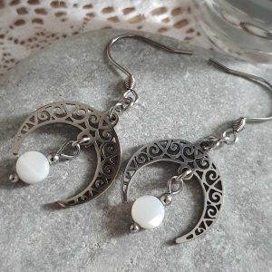 Boucles d’oreilles demi lune en acier inoxydable et en nacre véritable