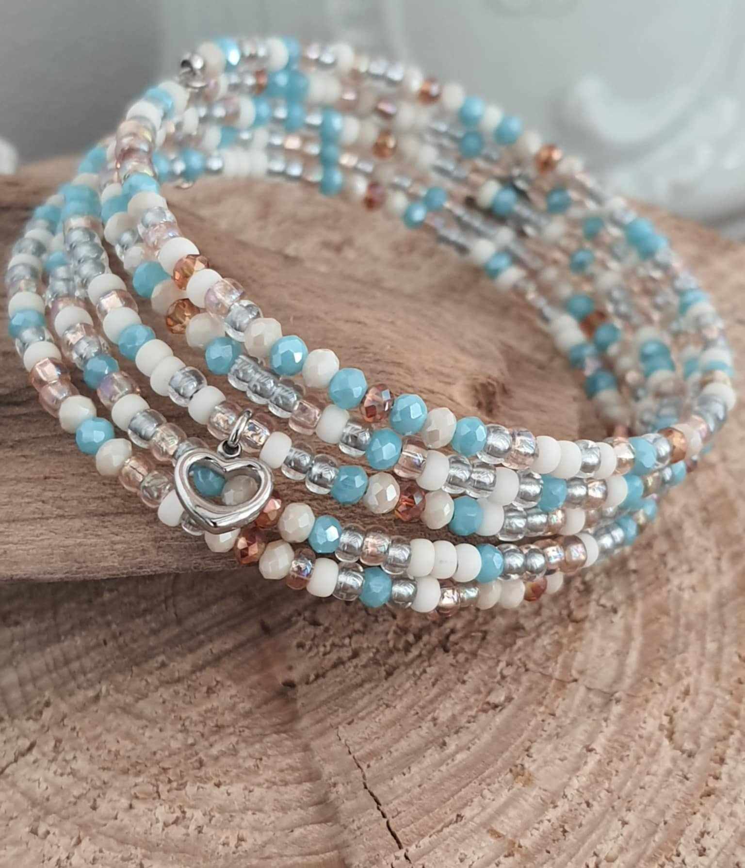 Bracelet manchette à mémoire de forme 5 rangs, perles en verre, acier inoxydable, bleu et blanc