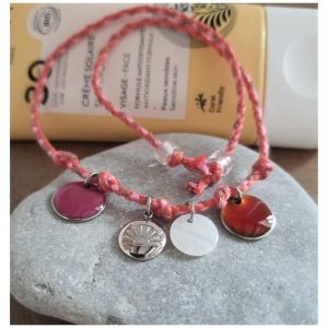 Bracelet été à nouer coton et breloques – Rose et orange