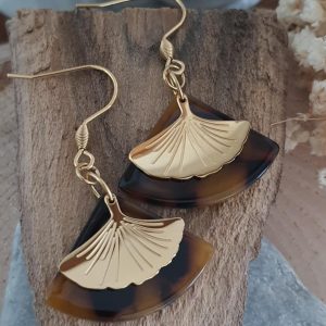 Boucles d’oreilles feuilles de ginkgo dorées et imitation écaille de tortue