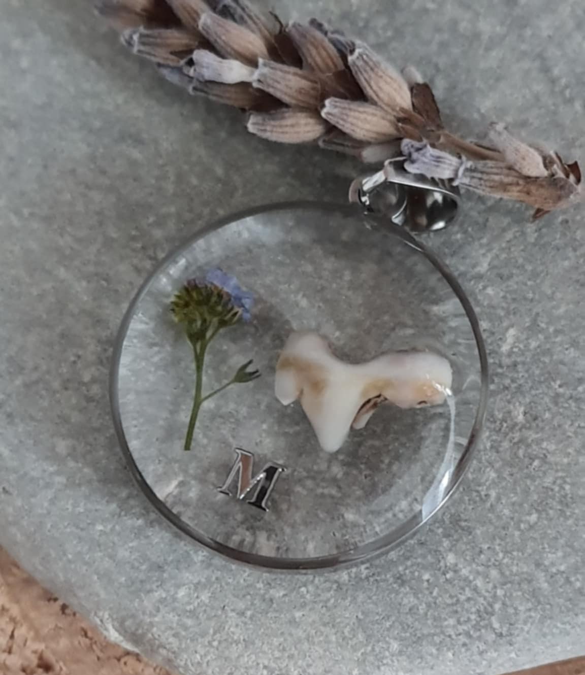 Collier médaillon en résine - Création personnalisée spécifique sur demande