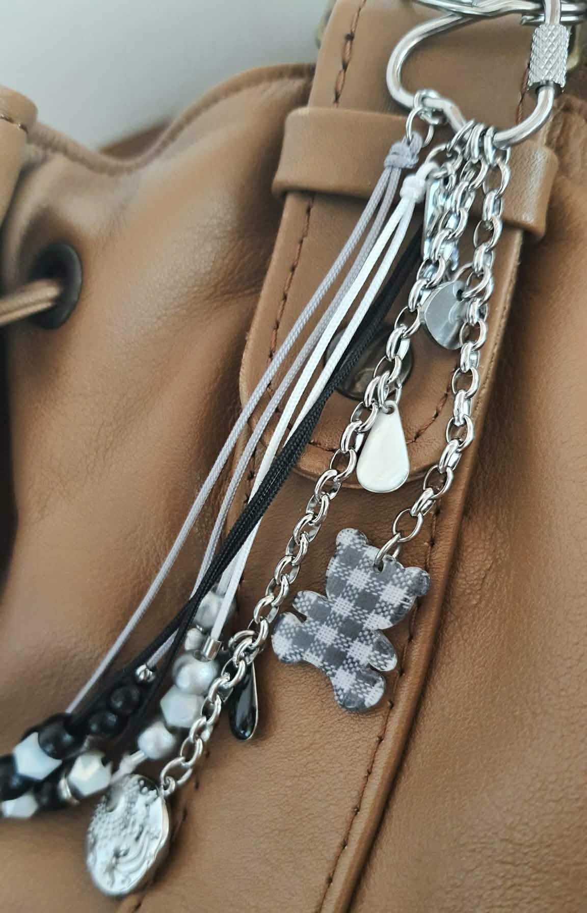 Bijou de sac noir et blanc, ourson vichy